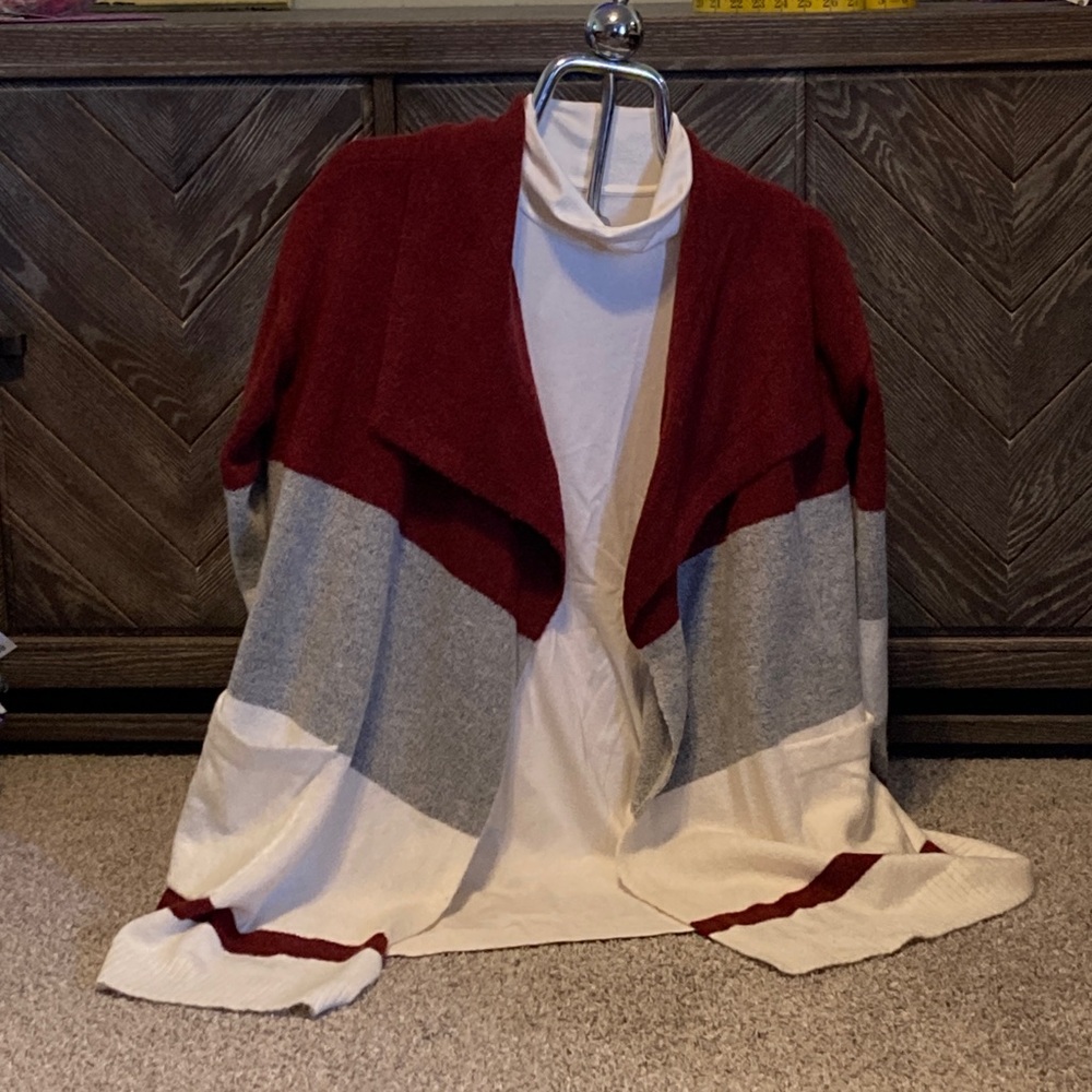 NWT Mesh + Lace Burgundy gray and White Cardigan paired with cream j Jill tunic